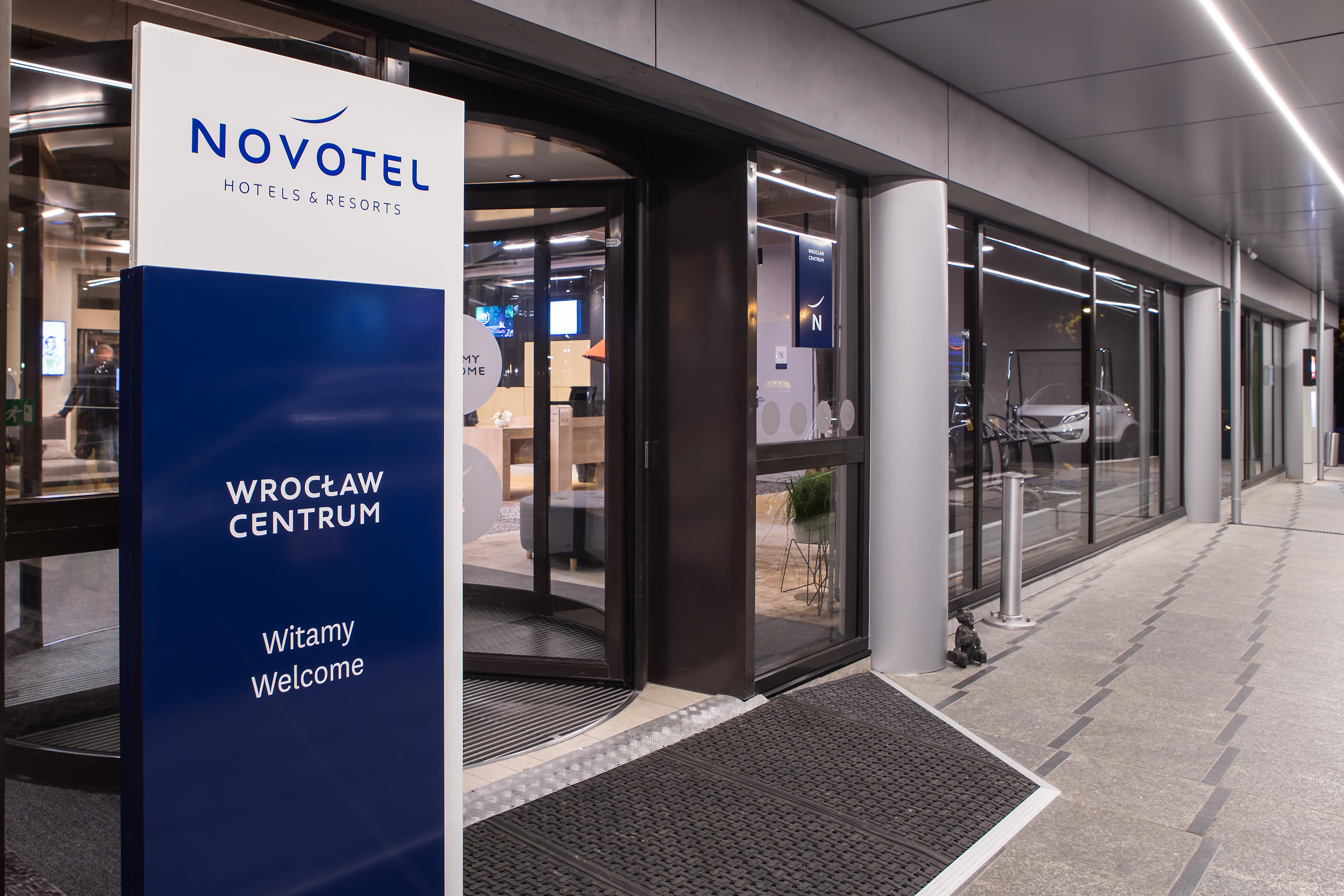 Novotel Wroclaw Centrum Exterior photo